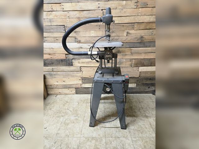 Lot 53-1012 - Shop Smith Mark V Woodworking Machine - Powers on.
