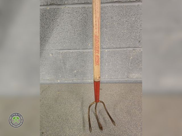 Lot 53-998 - True Temper Manure Hay Fork
