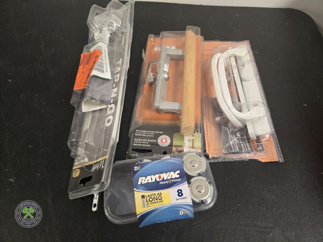 Lot 53-659 - New Door Knob Sets, Pack of 6 "d" batteries (BSMT)