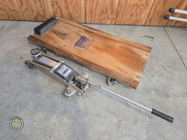 Lot 53-708 - Craftsman Mechanics Creeper and 4000 lb Capactity Pro Lift