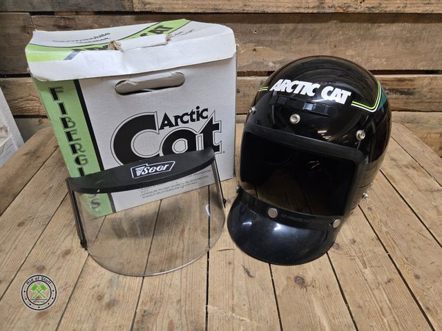 Lot 53-3112 - Artic Cat Size Small Snowmobile Helmet - Appears new, never used. with Visor (D2T)