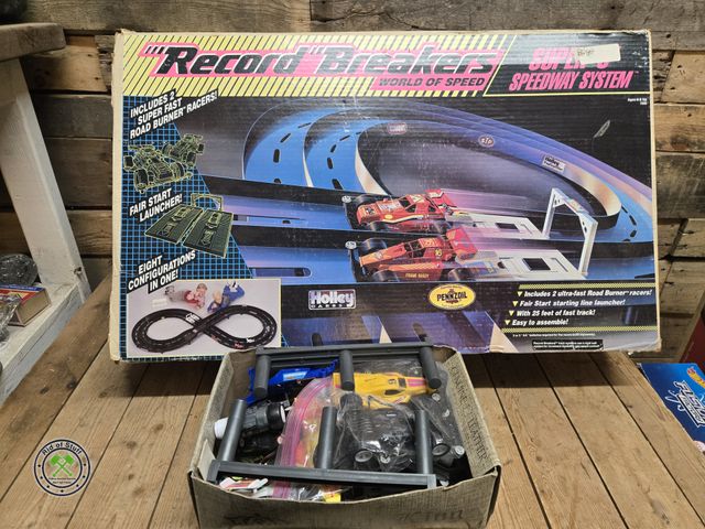 Lot 53-3103 - Record Breakers World of Speed Super 8 Speedway Racetrack System with original box and instructions ...