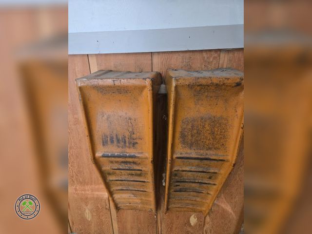 Lot 53-682 - Set of 36" Metal Car Ramps