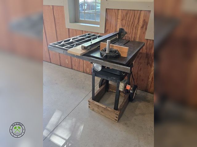 Lot 53-678 - Electric Table Saw - Works