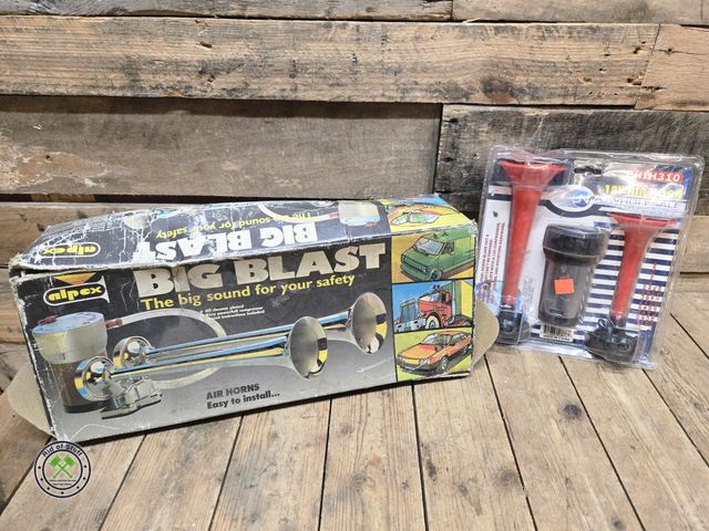 Lot 53-991 - (2) Car Air Horns - Both packages appear to never be used (C16)