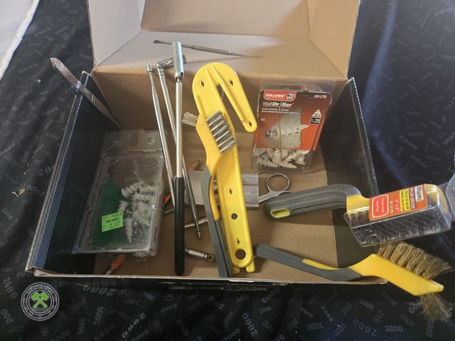 Ridofstuff.com - Lot 53-1251 - Lot of Misc Hand Tools, Nylon Brushes ...