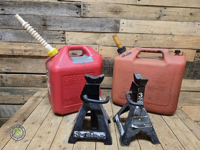 Lot 53-820 - Pro Series 3 Ton Jack Stands with Plastic Gas Cans (D2T)