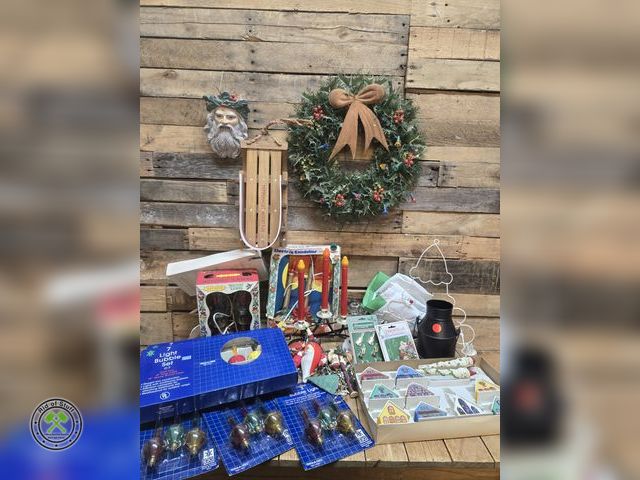 Lot 53-1064 - Collectible Christmas Tree Strand Lights - Includes: Boxes of Bubble Lights, Extra Sets of Bubble Bu...