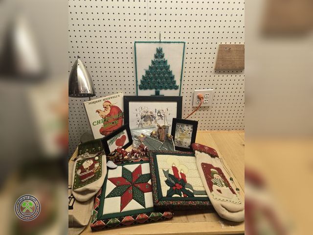 Lot 53-617 - Christmas Holiday Decor Lot