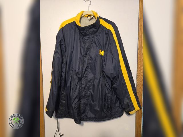 Lot 53-555 - Mens XXL University of Michigan U of M Jacket - Good condition. needs a new zipper pull