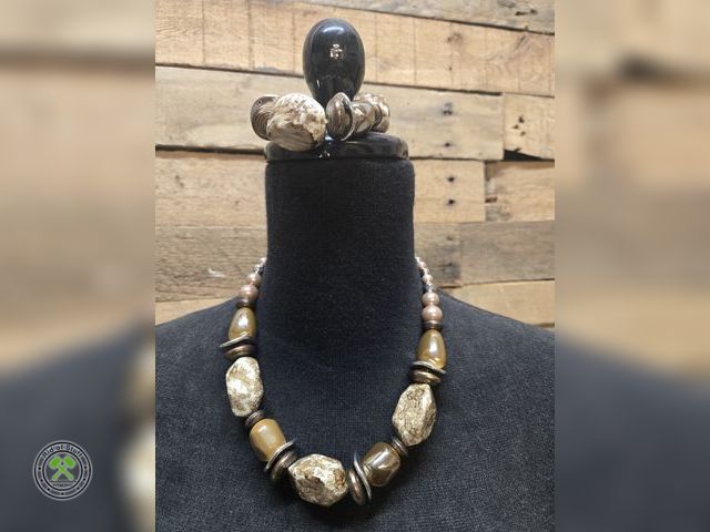 Lot 53-948 - Pretty Chunky Brown Earthtone Necklace with matching Bracelet (B5M)