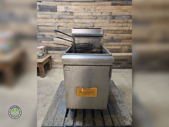 Lot 53-1051 - Stainless Steel Deep Fryer Commercial Restaurant Basket Deep Fryer with 3 Baskets - Gas powered. Wor...