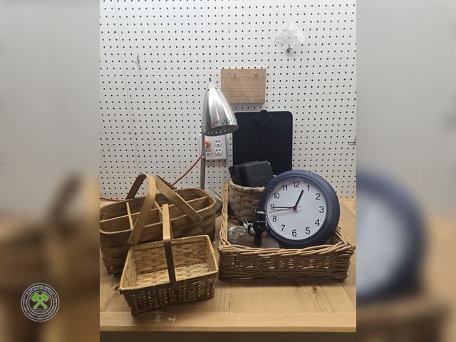 Lot 53-632 - Lot of Misc baskets of various sizes, battery operated wall clock, Desk Lamp and more