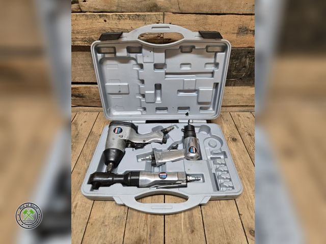 Lot 53-802 - Lot of Craftsman Air Tools - Includes case. Consignor said to work (D2T)