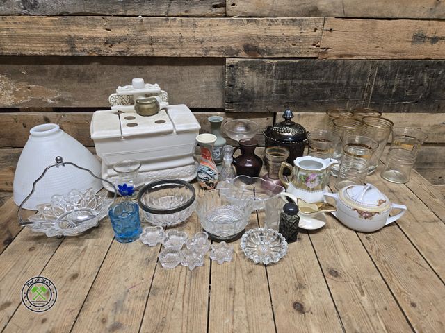 Lot 53-995 - Lot of Vintage &amp; Antique Collectible Glassware - Carnival Glass - Mccoy and more! (C15B)