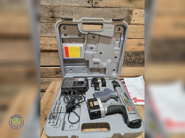 Lot 53-806 - Senco DuraSpin DS200-14V cordless auto-feed screw fastening system (D2T)