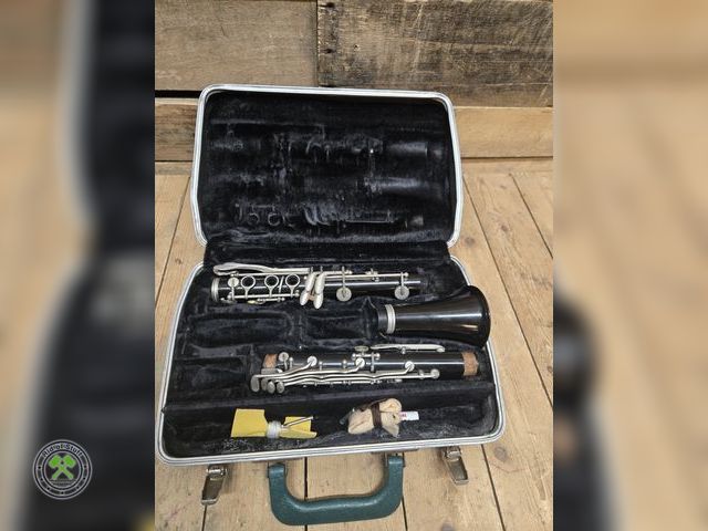 Lot 53-1022 - Clarinet Clarinet in case - As is. (C15b)