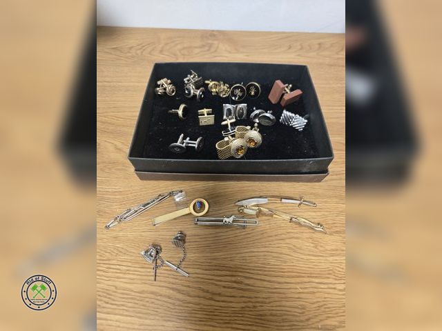 Lot 53-696 - Assorted Jewelry Mens Jewelry Cuff Links, Tie Clasps (BSMT)