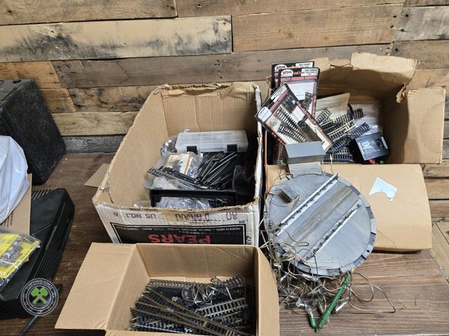 Lot 53-3123 - Boxes of Train Tracks, train track parts and more (D1B)