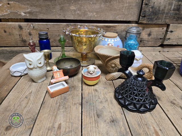 Lot 53-1035 - Vintage Collectible Glassware Lot