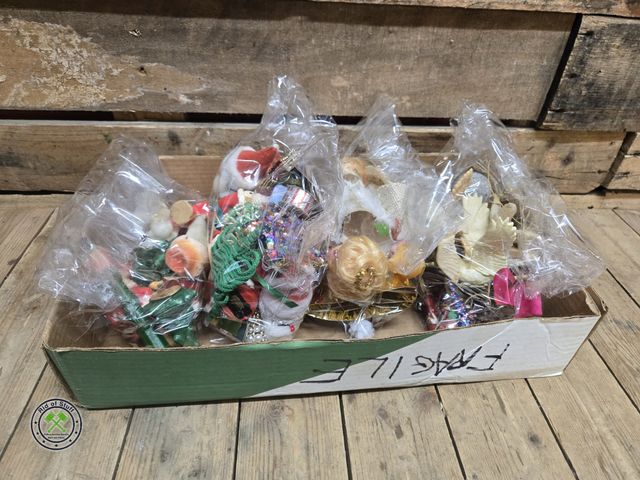 Lot 53-1063 - Large Vintage Collectible Christmas Tree Ornaments (D)