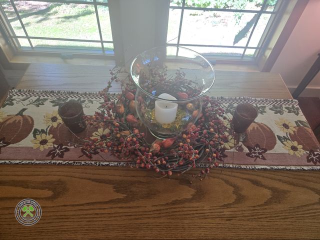 Lot 53-545 - Fall themed table accent lot - Includes: Table runner and decorative display