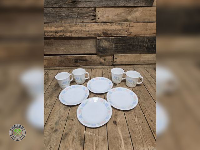 Lot 53-1020 - Vintage Corelle Dinner Plates and Mugs