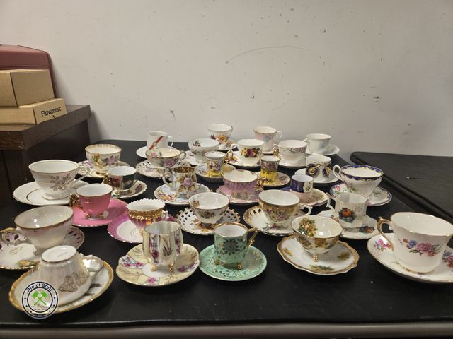 Lot 53-689 - Lot of 30 Matching Vintage Collectible Tea Cups and Saucer Plates (BSMT)