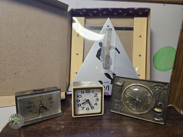 Lot 53-703 - Lot of Misc VIntage Clocks (BSMT-3)