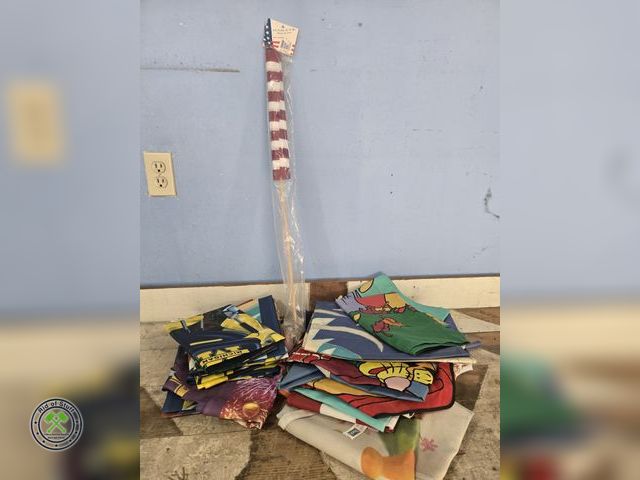 Lot 53-606 - Large Lot of Outdoor Flags, U of M Flags and more!