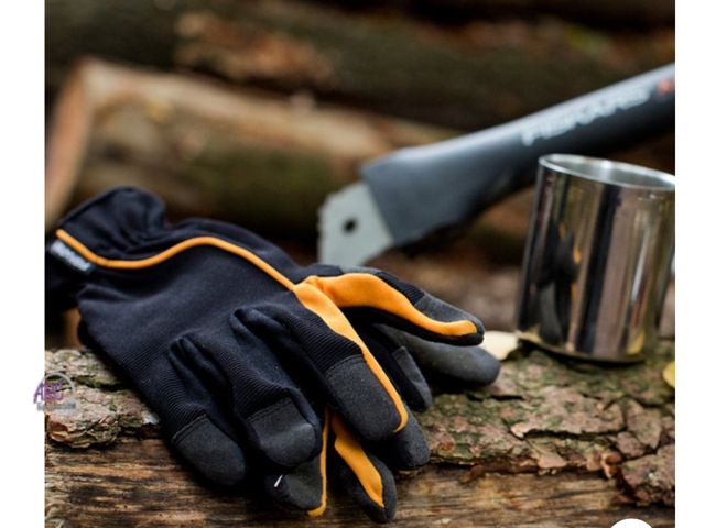 Lot 56-311350 - New size S/M Fiskars 2pc Adult Garden
Work Gloves