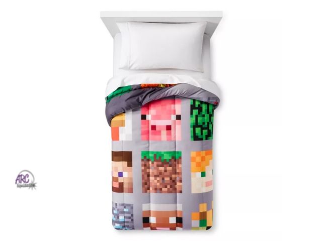 Lot 56-150230 - New MineCraft full size Comforter
