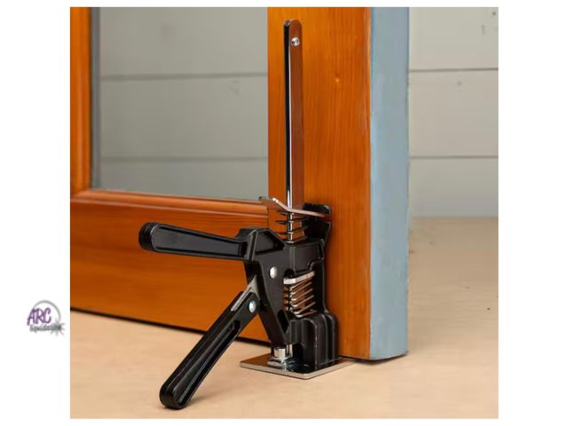 Lot 56-118160 - New 7 in. Hand Lifting Jack Tool-Jack Post - Black