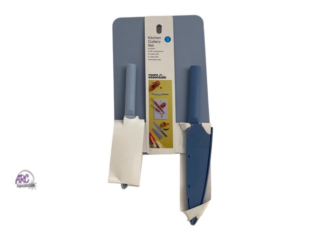 Lot 56-216634 - NEW OPEN PACKAGE Room Essentials 3-piece kitchen cutlery set