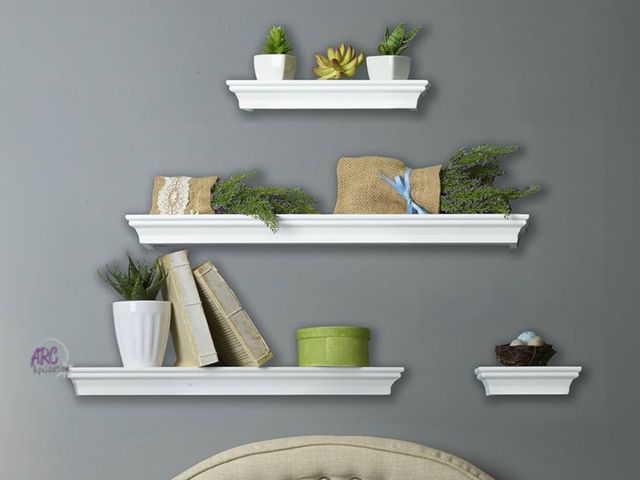 Lot 56-334518 - New box damaged, Melannco set of 4 white floating shelves, 1 has small chip see photo,