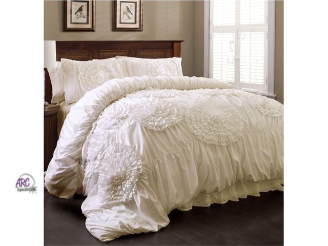 Lot 56-878118 - New - Lush Decor 3 Piece Serena Comforter Set, King, Ivory