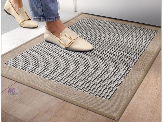 Lot 56-355124 - New OEAKAY Non-Slip  Durable Heavy Duty Outdoor Doormat Washable Stain Resistant Entry Mat 29"x17"