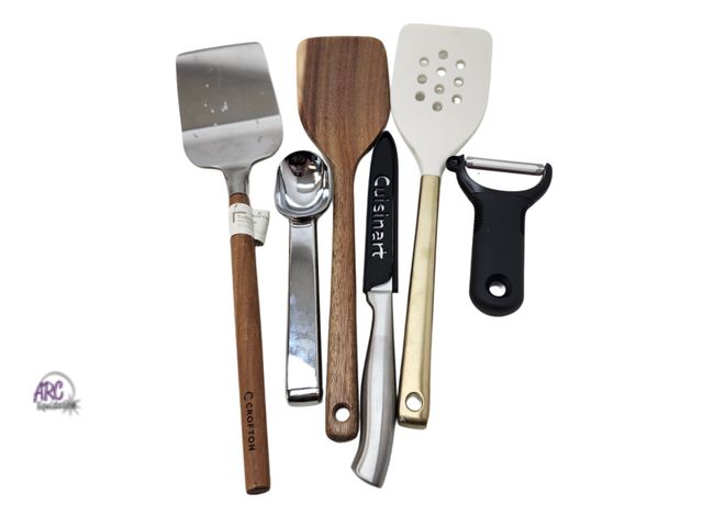 Lot 56-868234 - New - Lot of Kitchen Utensils - x1 metal Spatula, x1 ice cream scoop, x1 wooden Spatula, x1 serrated...