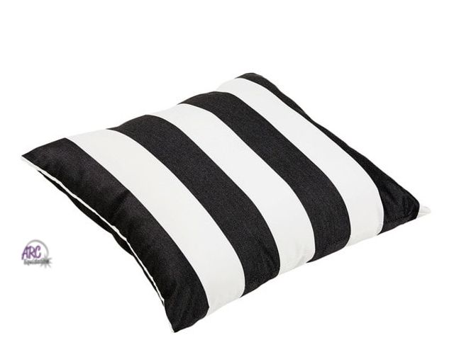 Lot 56-595898 - NEW- ARDEN SELECTIONS 22 INCH OUTDOOR PILLOW