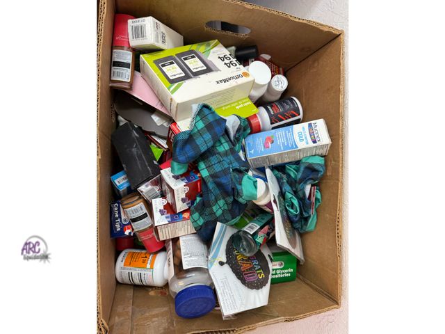 Lot 56-274550 - Box of miscellaneous health and beauty products some products may be out of date 70+pcs