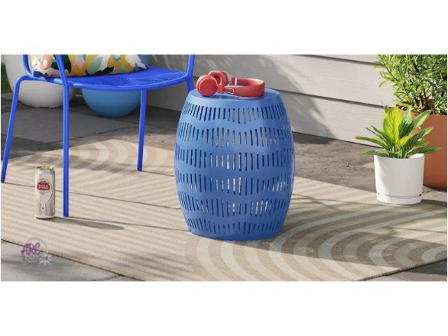 Lot 56-720815 - New indoor outdoor Linear Geo Outdoor Area Rug. 3'11" x 5'5"