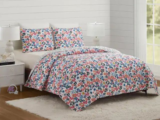 Lot 56-800323 - New - MODERN HEIRLOOM Blossom 3-Piece Multi-Colored Floral Cotton Full/Queen Quilt Set