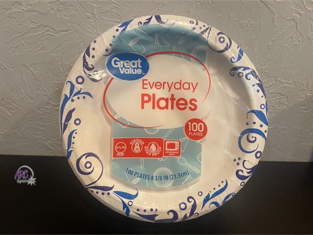 Lot 56-360225 - New great value everyday paper plates, 100 plates 8/38 in