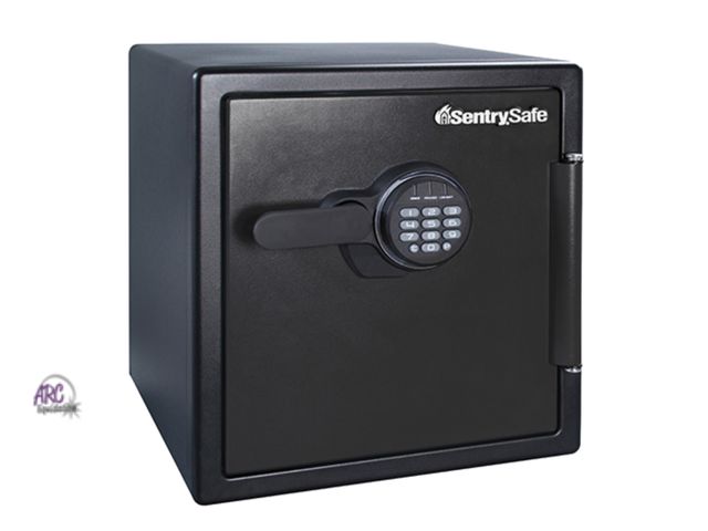 Lot 56-275051 - Sentrysafe INTERIOR CAPACITY 1.23 CU.FT. CUBIC FT EXTERIOR SIZE 17.8 in H X 16.3 in W X 19.3 in D
85...