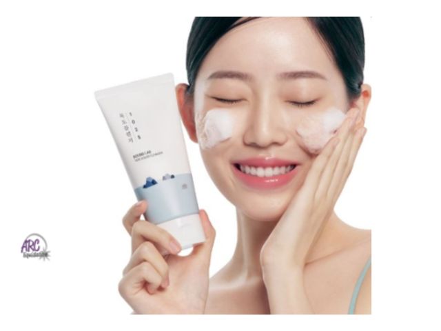 Lot 56-460161 - Open Package - (2) 5.07 fl oz Cleanser (1 Bottle with Seal Broken) - (1) 1.35 fl oz Cleanser - Round...