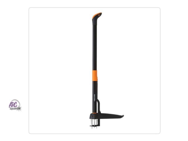 Lot 56-151512 - New Fiskars 34 in. Stand up 4 Claw Long Handle Weed Puller Tool; Heavy Duty Garden, Lawn and Dandeli...