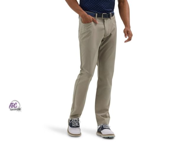 Lot 56-295013 - NEW Lee Men's Golf Series Five Pocket Pant in Mushroom size 38x32