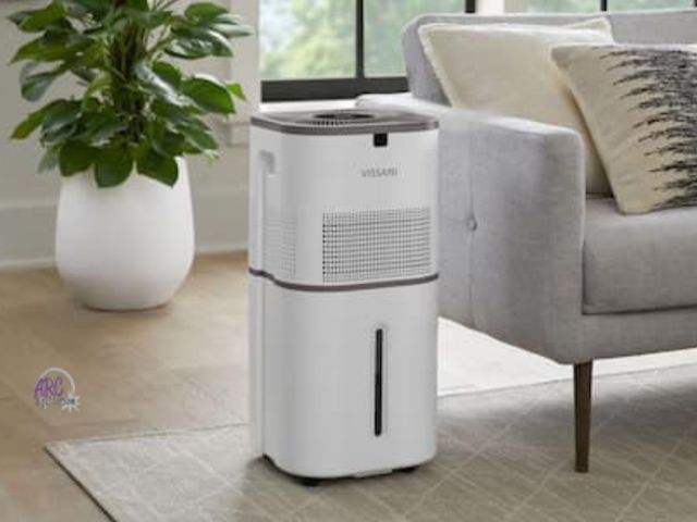 Lot 56-633064 - Used - Vissani 6 Gal. Evaporative Humidifier for Whole House in White