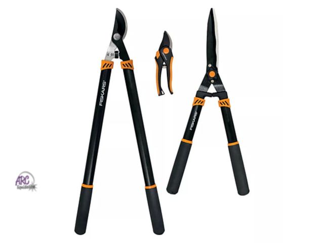 Lot 56-468311 - SLIGHTLY USED- TORN PACKAGE-Fiskars Tree &amp; Shrub Care 3-Piece Set