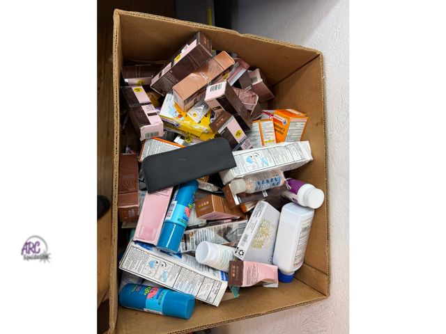 Lot 56-274450 - Box of miscellaneous health and beauty products some products may be out of date 100+ pcs